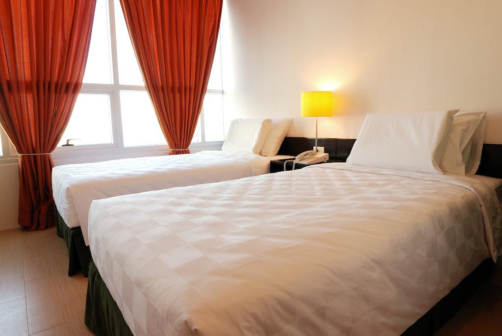 Go Hotels Plus Mandaluyong Bilik gambar