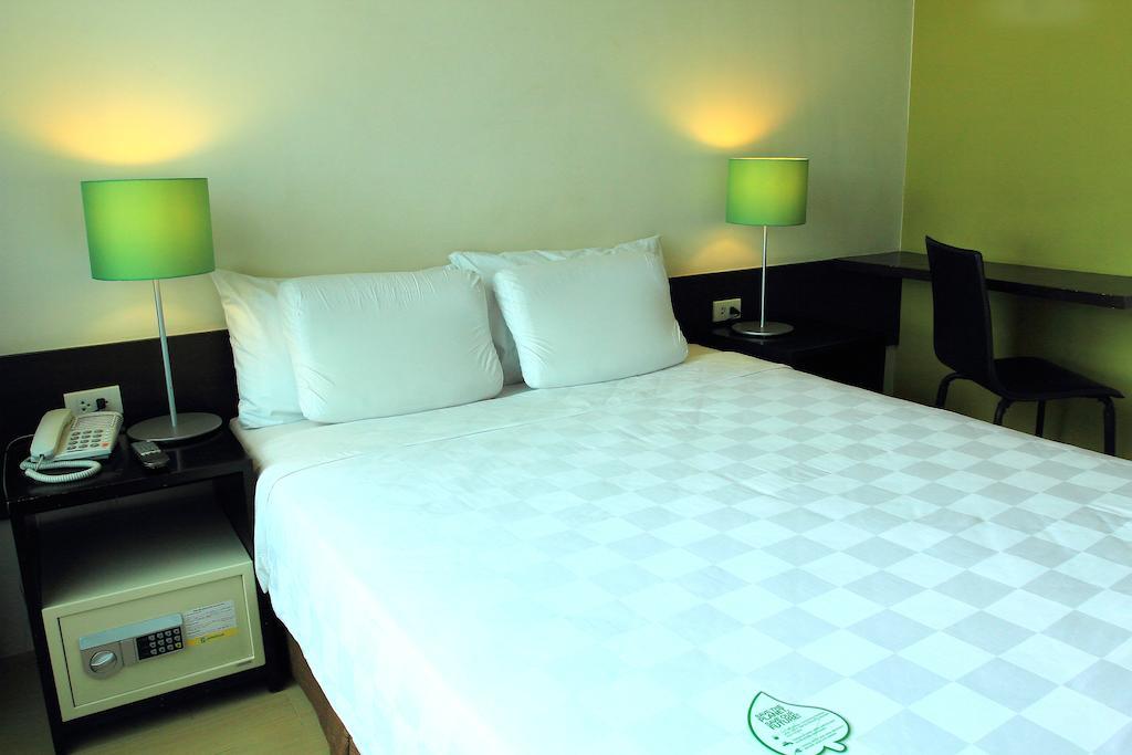 Go Hotels Plus Mandaluyong Manila Bilik gambar