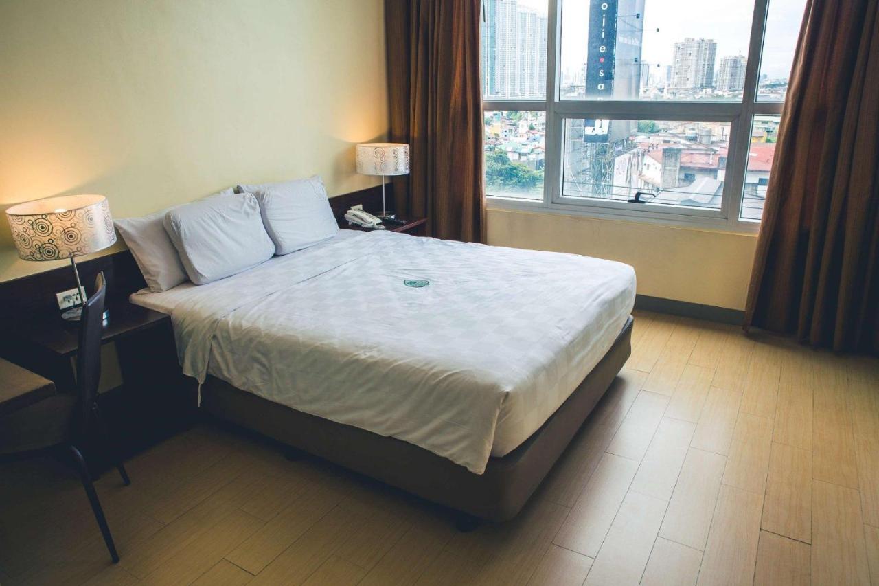 Go Hotels Plus Mandaluyong Luaran gambar