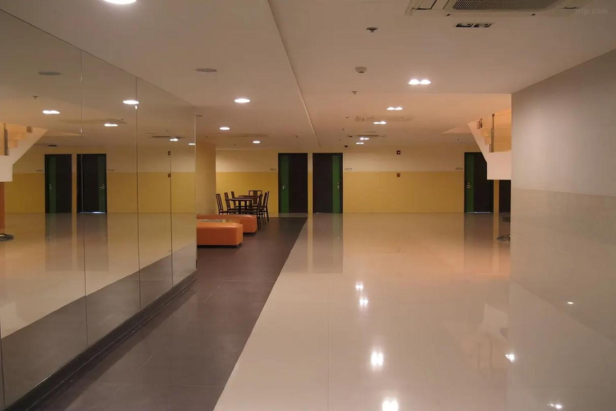 Go Hotels Plus Mandaluyong Luaran gambar