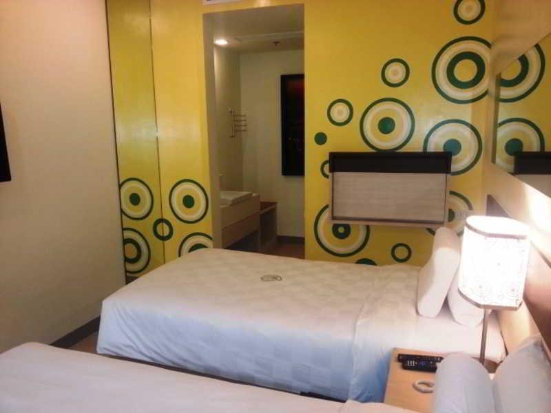 Go Hotels Plus Mandaluyong Luaran gambar