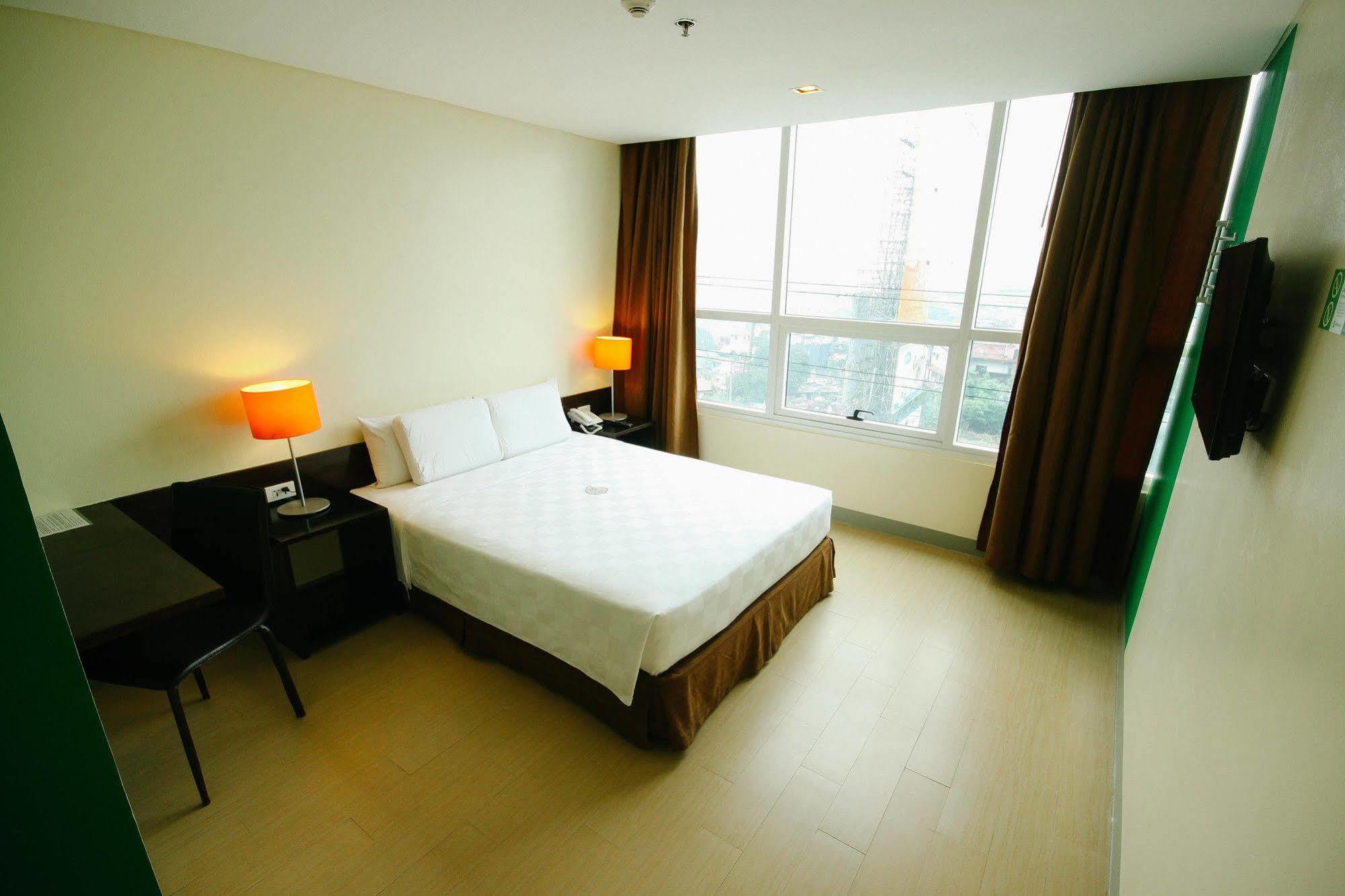 Go Hotels Plus Mandaluyong Luaran gambar