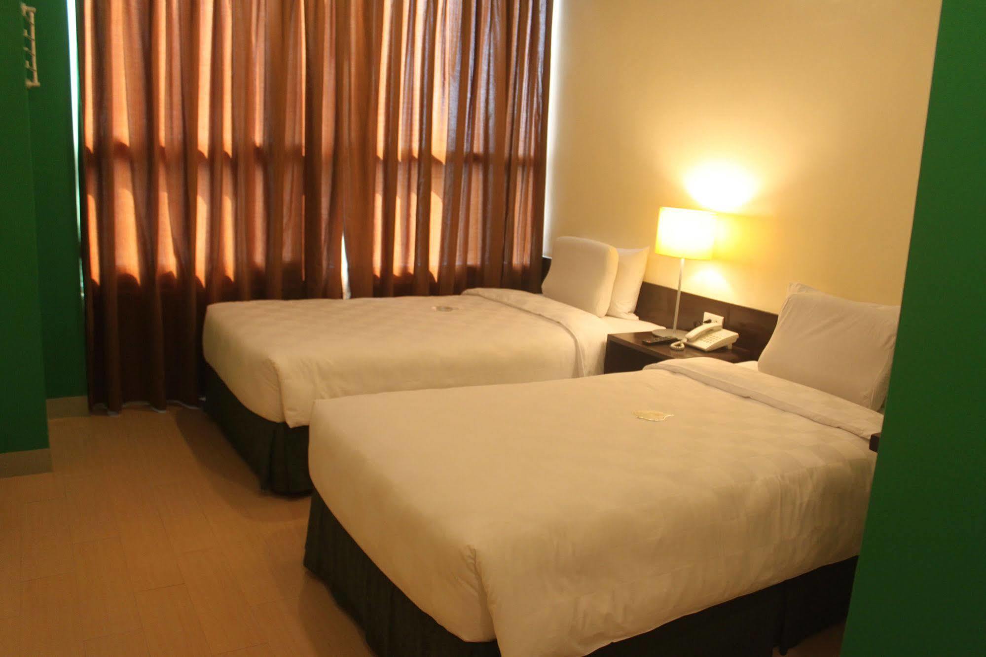 Go Hotels Plus Mandaluyong Luaran gambar